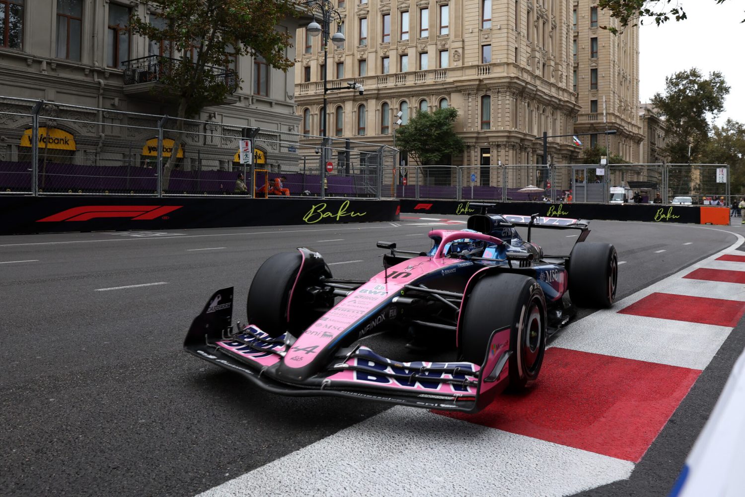 BAKU, AZERBAIJAN - SEPTEMBER 21: Pierre Gasly of France driving the (10) Alpine F1 A525 Renault on track during the F1 Grand Prix of Azerbaijan at Baku City Circuit on September 21, 2025 in Baku, Azerbaijan. (Photo by Andrew Ferraro/LAT Images)